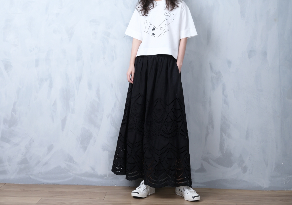 日本品牌 簍空刺繡裙 兩色 size