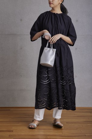 日本品牌 簍空刺繡綁帶長洋 兩色 size