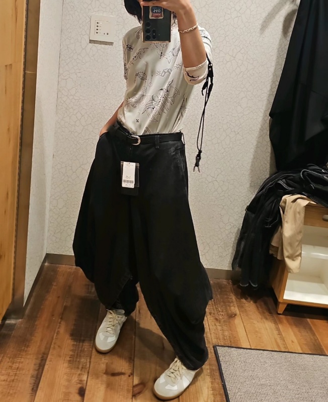 日本品牌 黑牛仔開岔寬褲