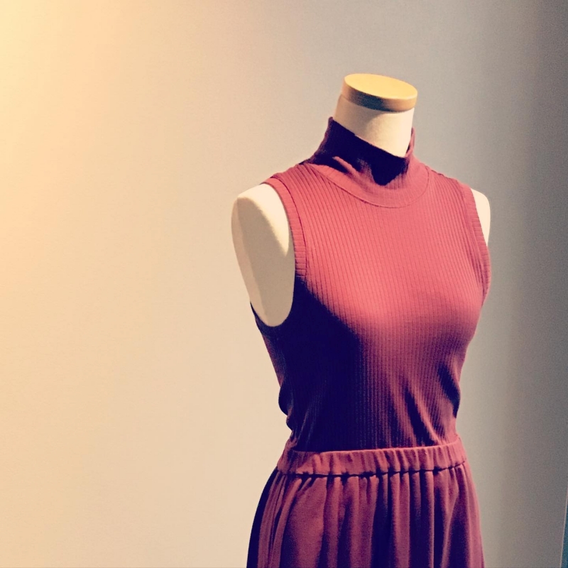 日本訂製服 削肩高領背心洋 2色