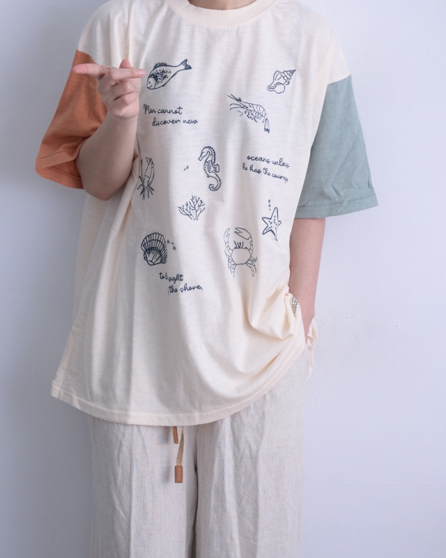 日本品牌 在海洋裡散步的刺繡拚色上衣