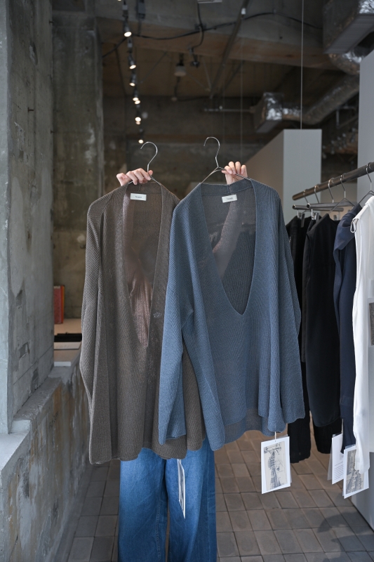 日本奶奶家2號 Deep V 絲質寬版上衣 3色