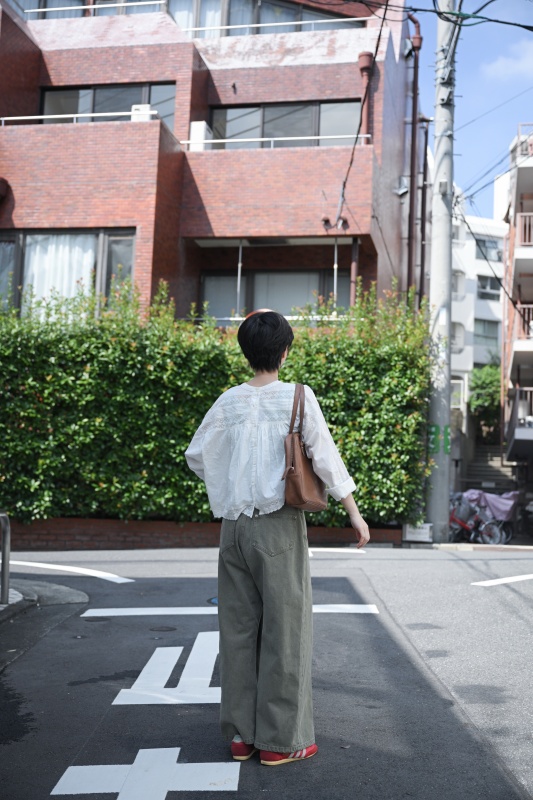 日本品牌 蕾絲褶兩面穿襯衫