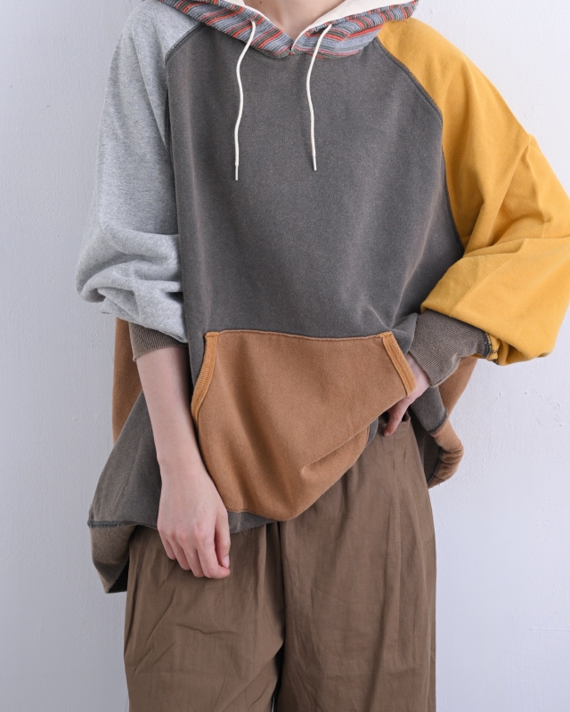 日本品牌 瘋狂拚色異素材條紋連帽上衣