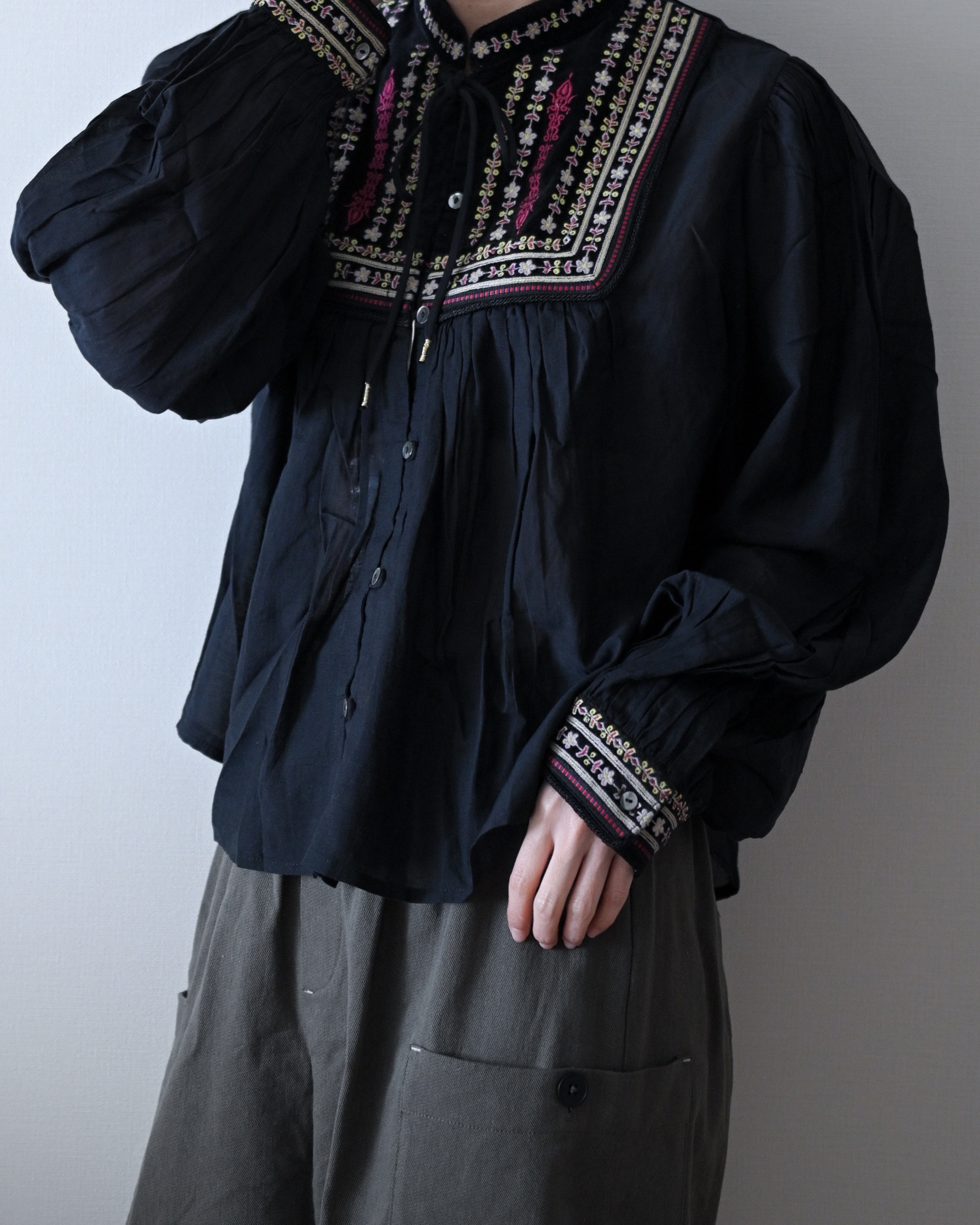 日本品牌 波西米亞風多色刺繡襯衫