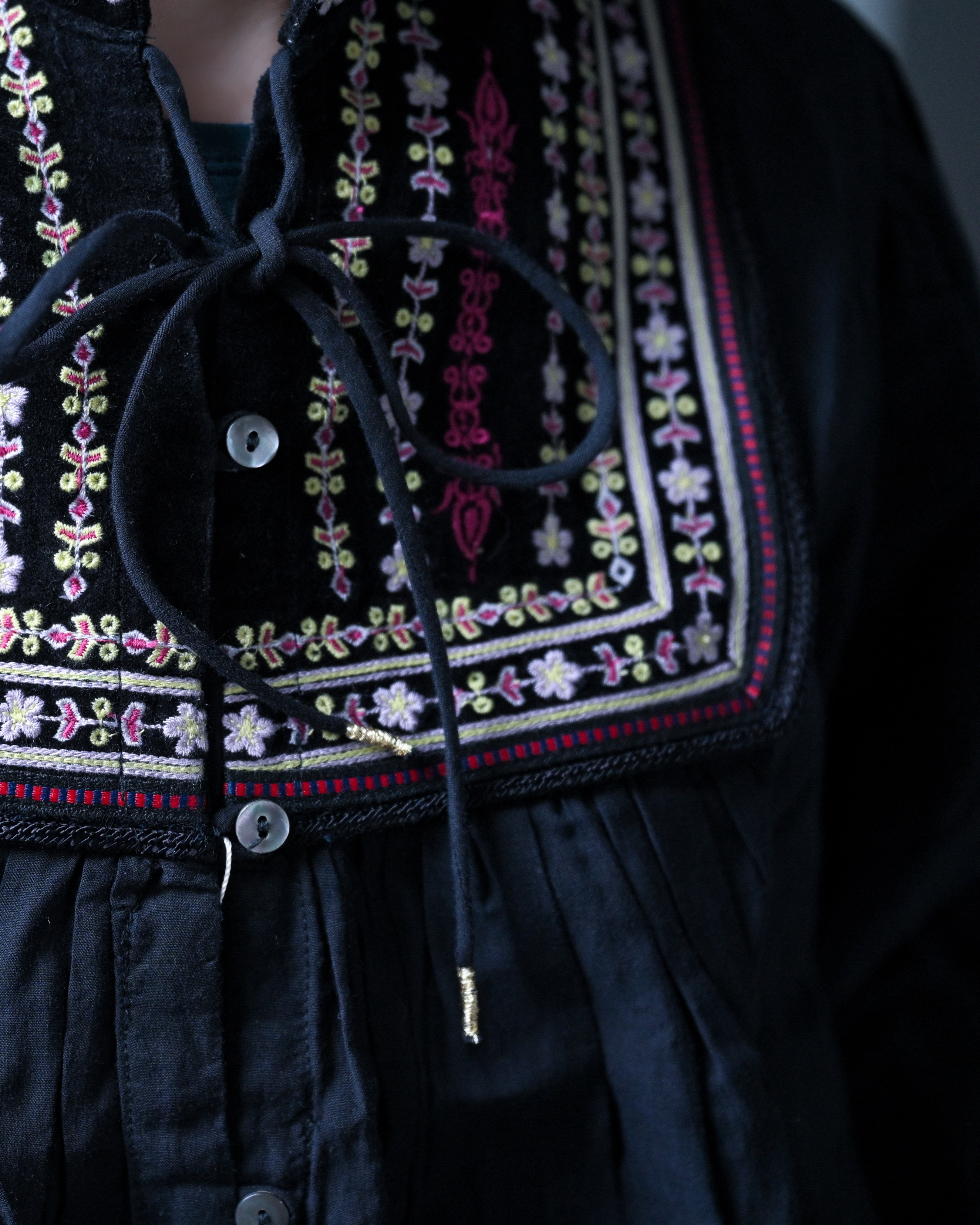 日本品牌 波西米亞風多色刺繡襯衫