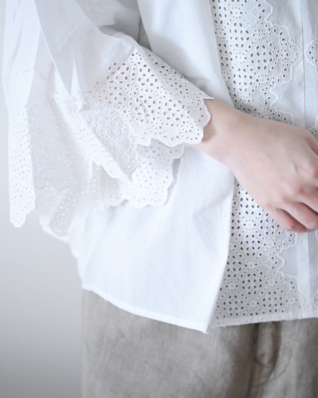 日本品牌 扇貝邊鏤空刺繡蓬蓬襯衫