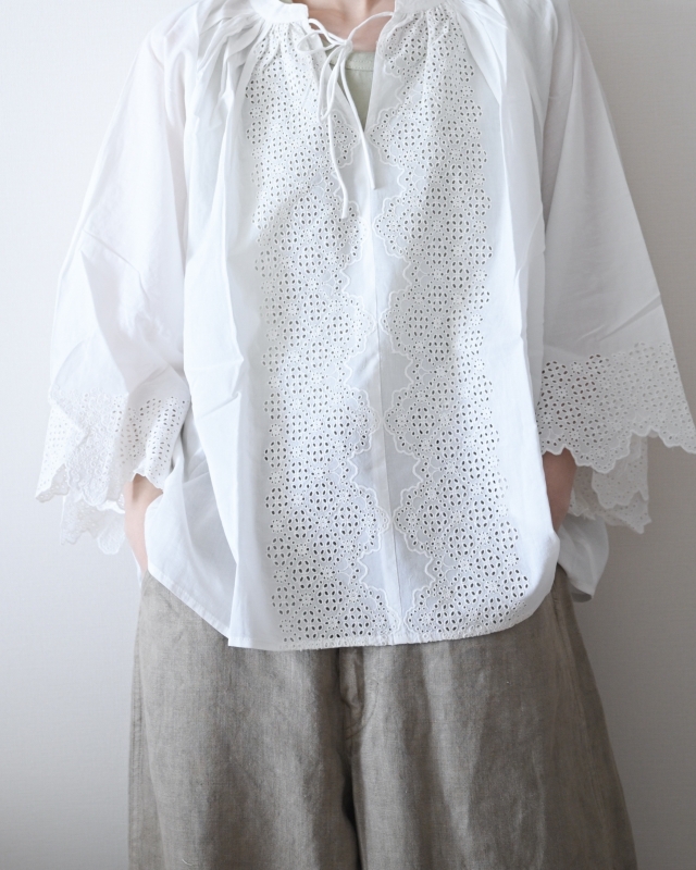 日本品牌 扇貝邊鏤空刺繡蓬蓬襯衫