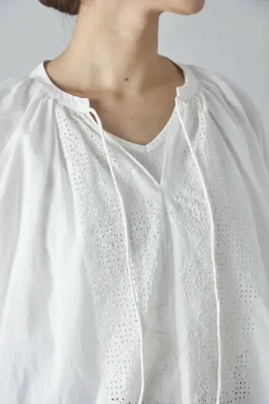 日本品牌 扇貝邊鏤空刺繡蓬蓬襯衫
