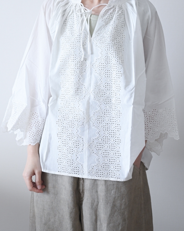 日本品牌 扇貝邊鏤空刺繡蓬蓬襯衫