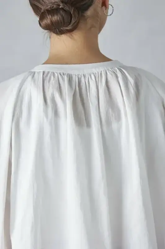 日本品牌 扇貝邊鏤空刺繡蓬蓬襯衫