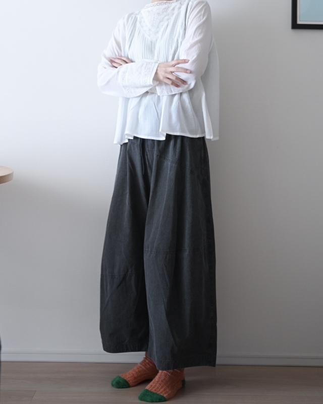 日本品牌 復古刺繡蕾絲褶襉襯衫