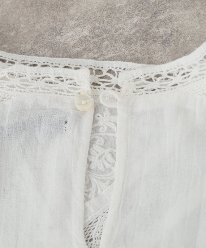 日本品牌 復古刺繡蕾絲褶襉襯衫