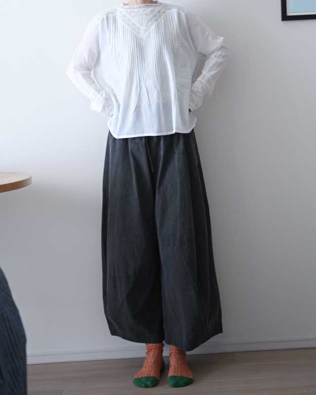 日本品牌 復古刺繡蕾絲褶襉襯衫