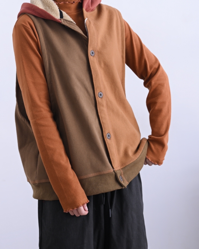 日本品牌 內刷毛拚色連帽背心