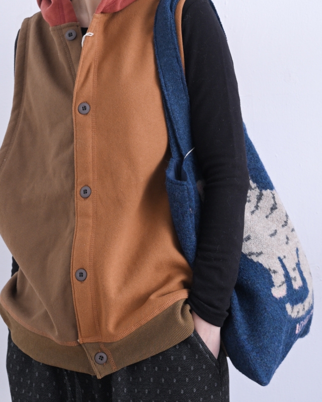 日本品牌 內刷毛拚色連帽背心