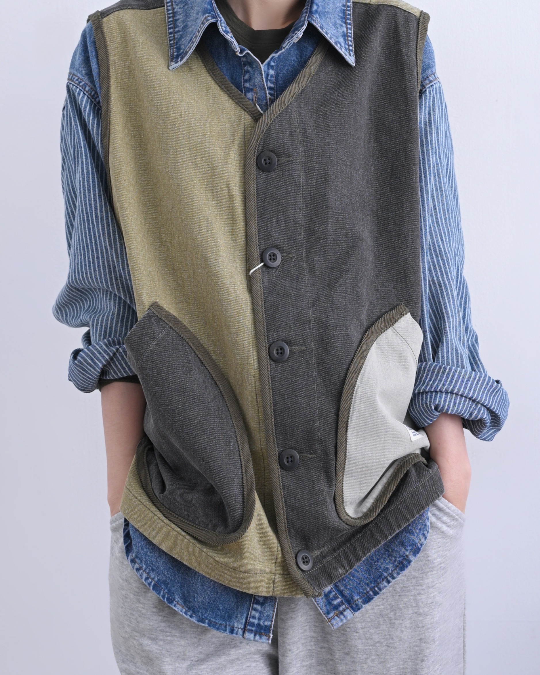 日本品牌 不規則紗斜紋V領背心