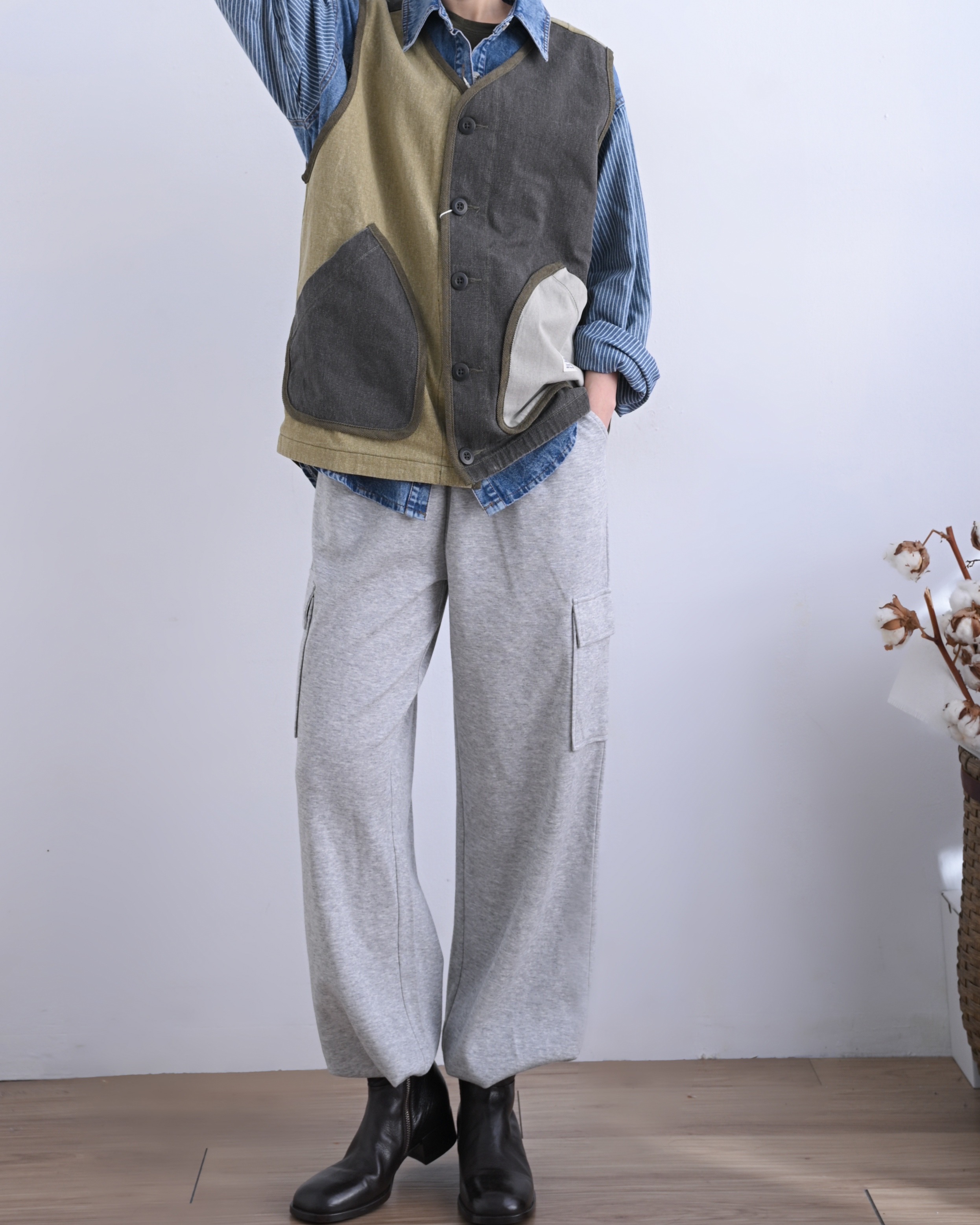 日本品牌 不規則紗斜紋V領背心