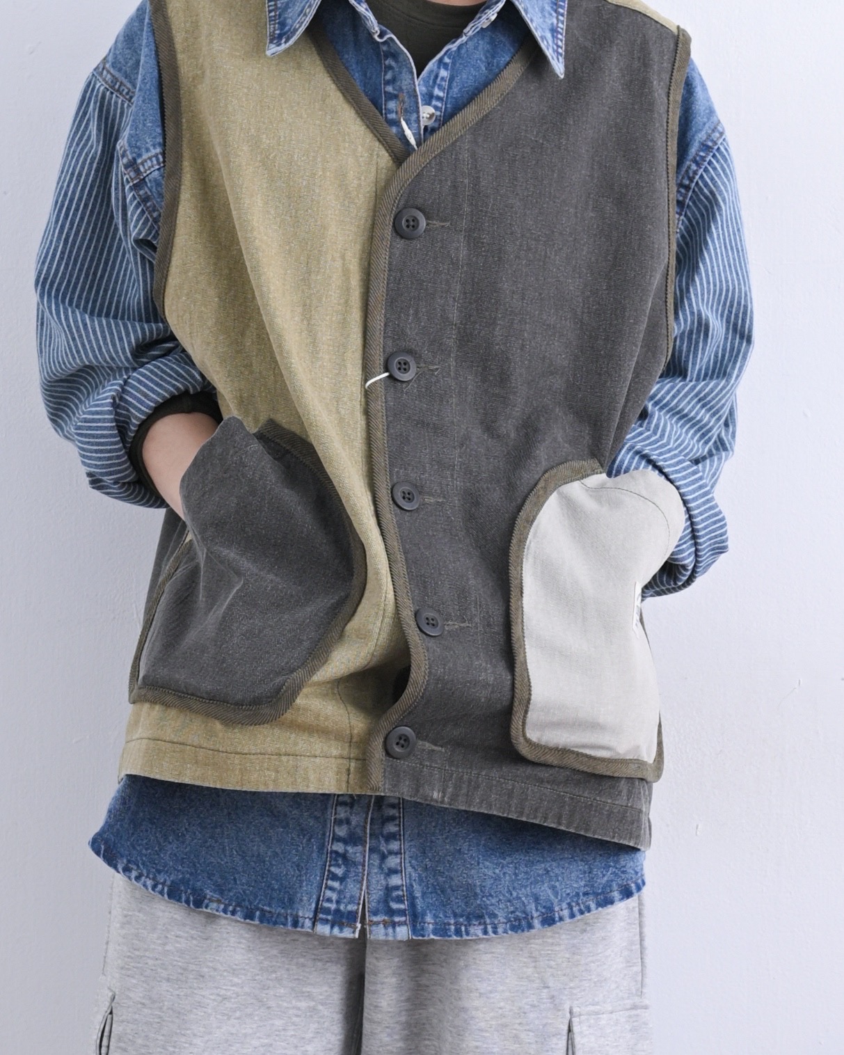 日本品牌 不規則紗斜紋V領背心