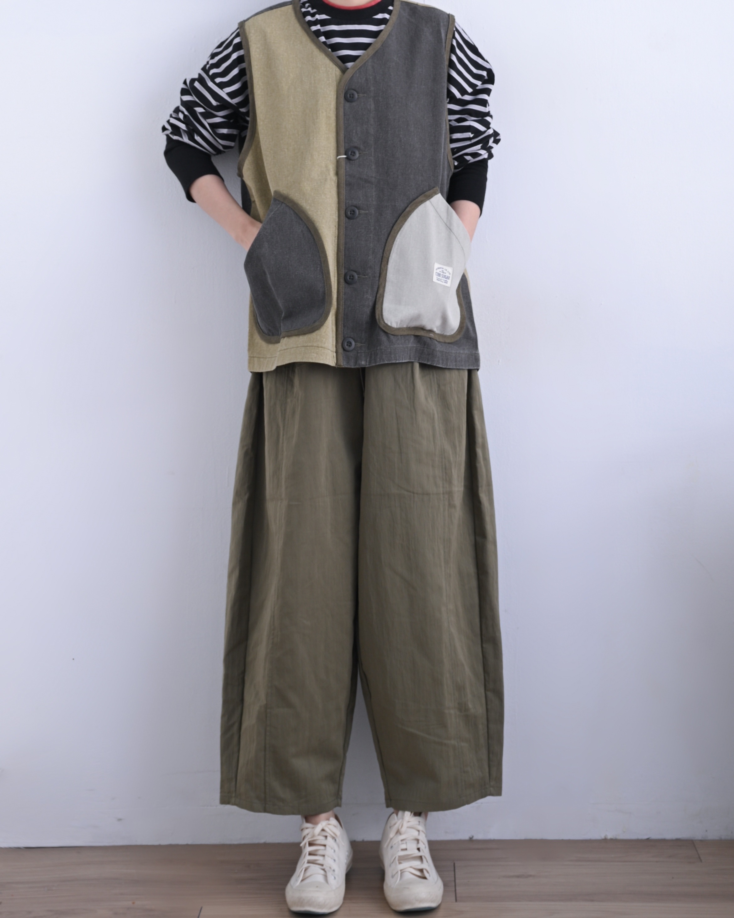 日本品牌 不規則紗斜紋V領背心