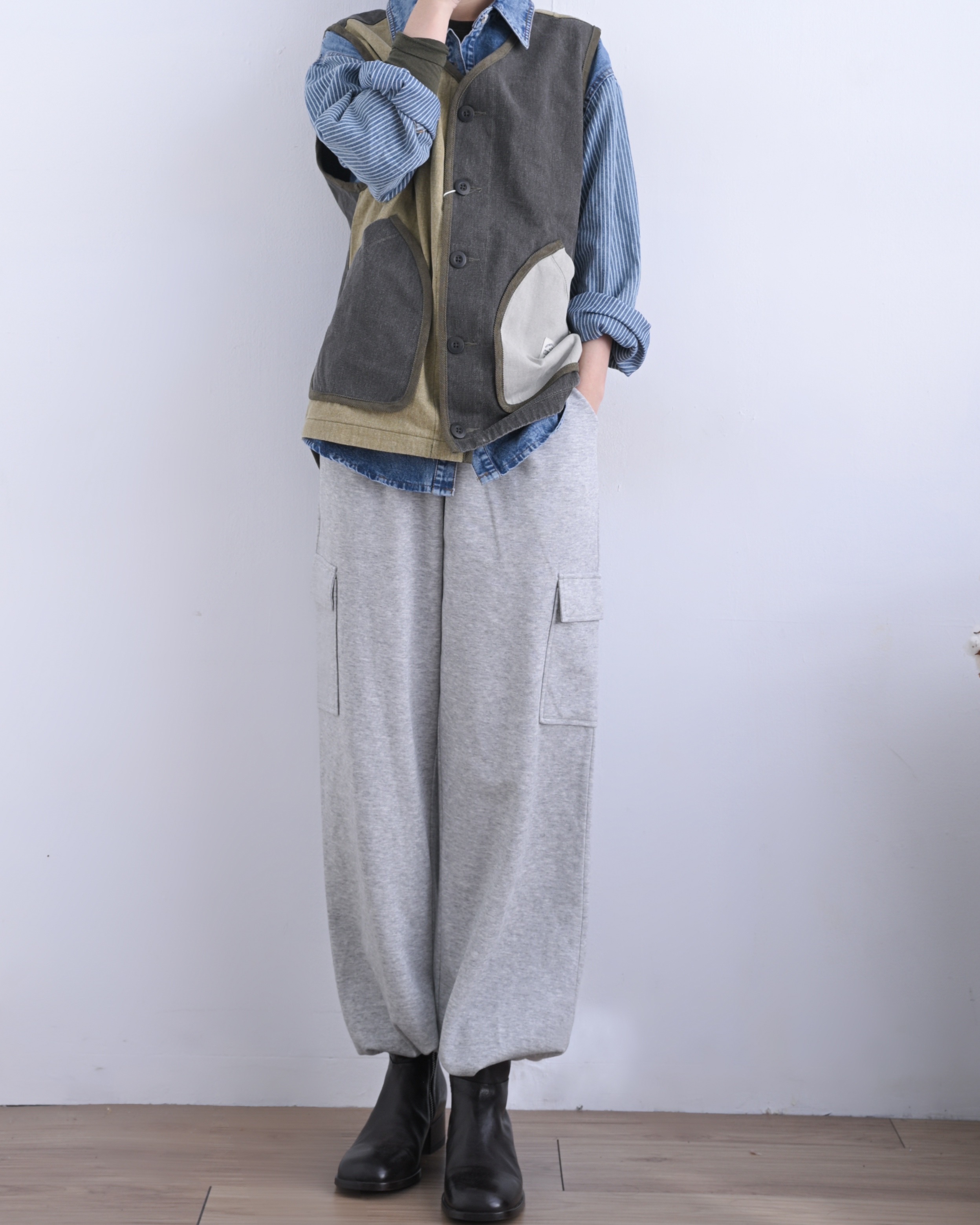 日本品牌 不規則紗斜紋V領背心