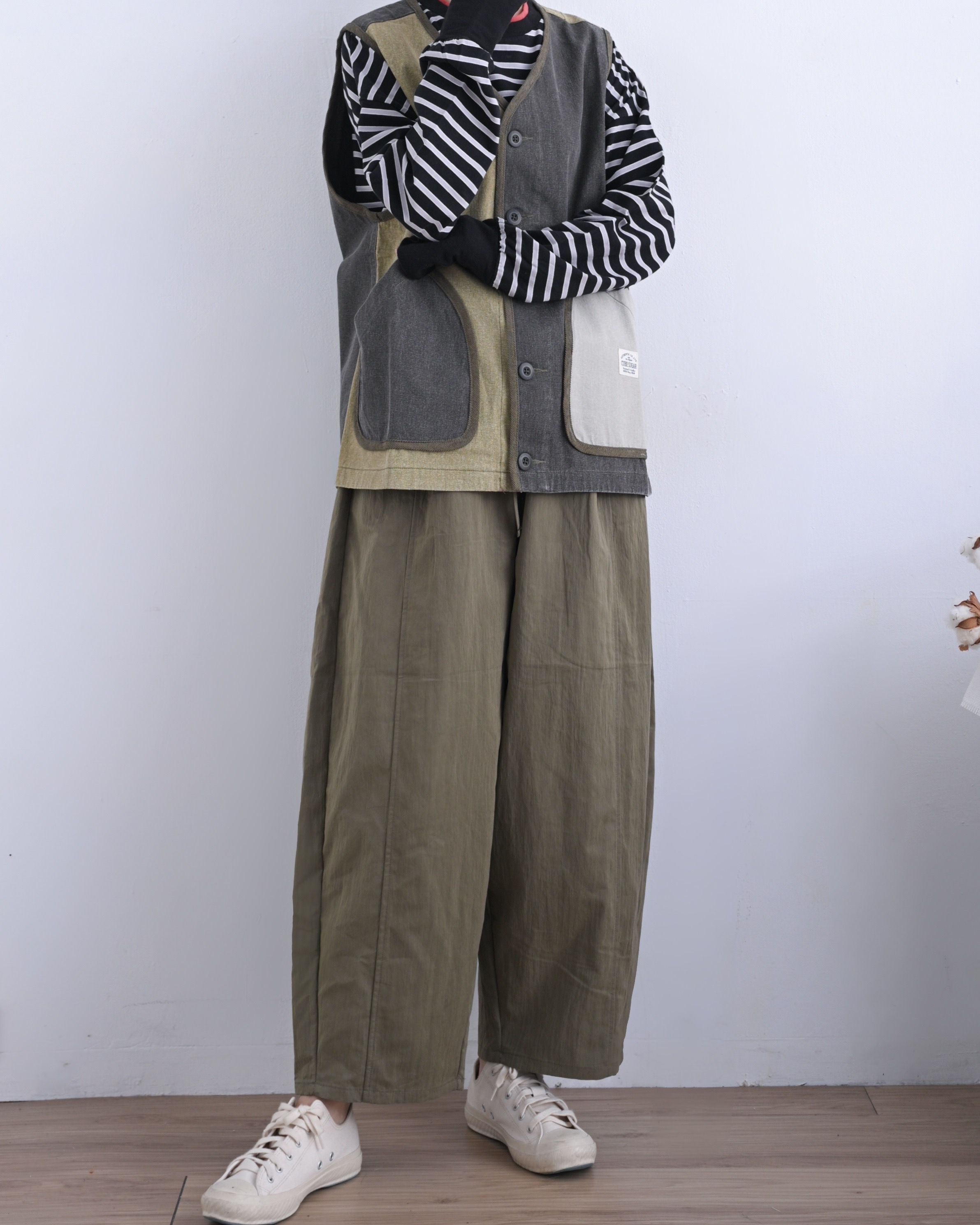 日本品牌 不規則紗斜紋V領背心