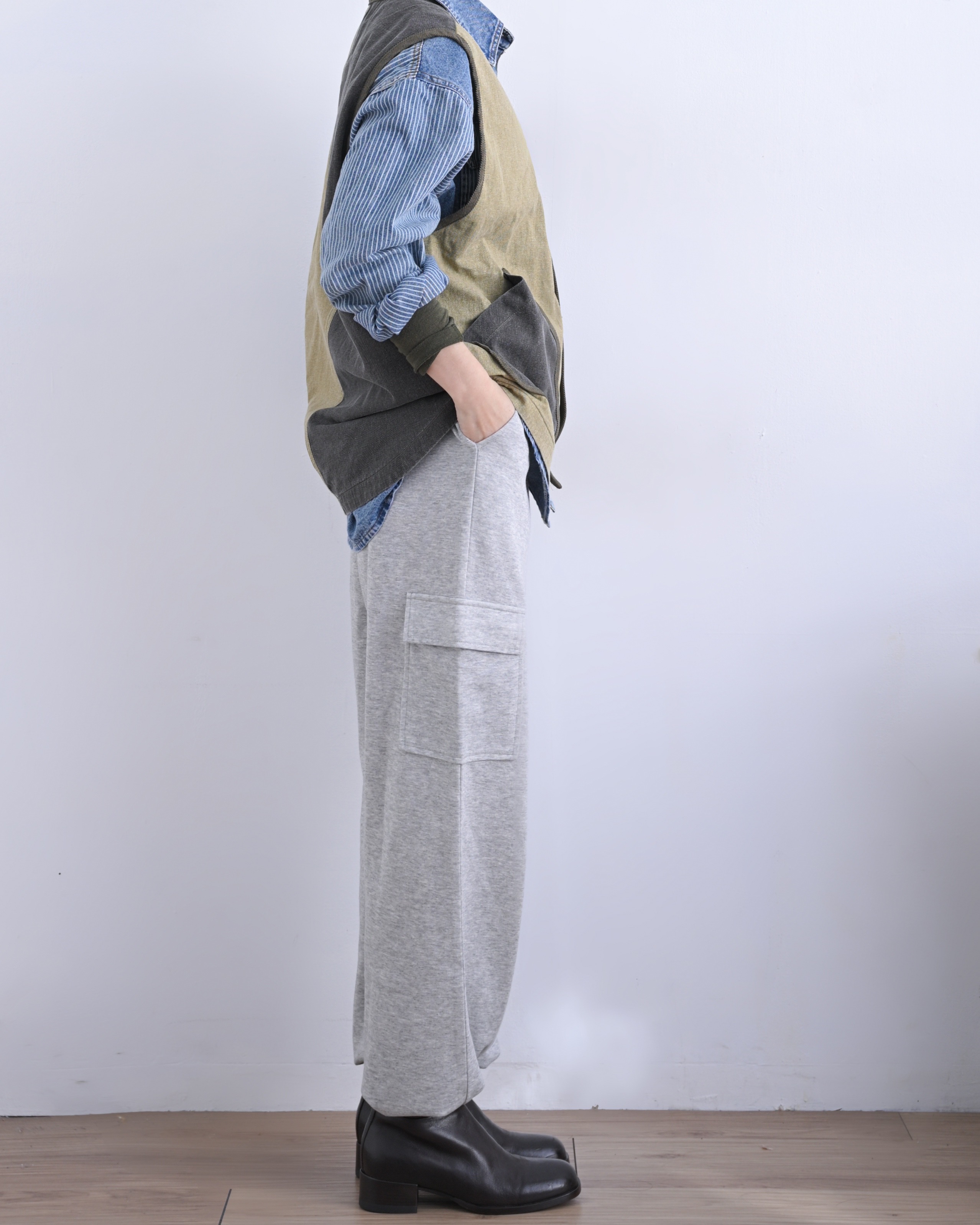 日本品牌 不規則紗斜紋V領背心