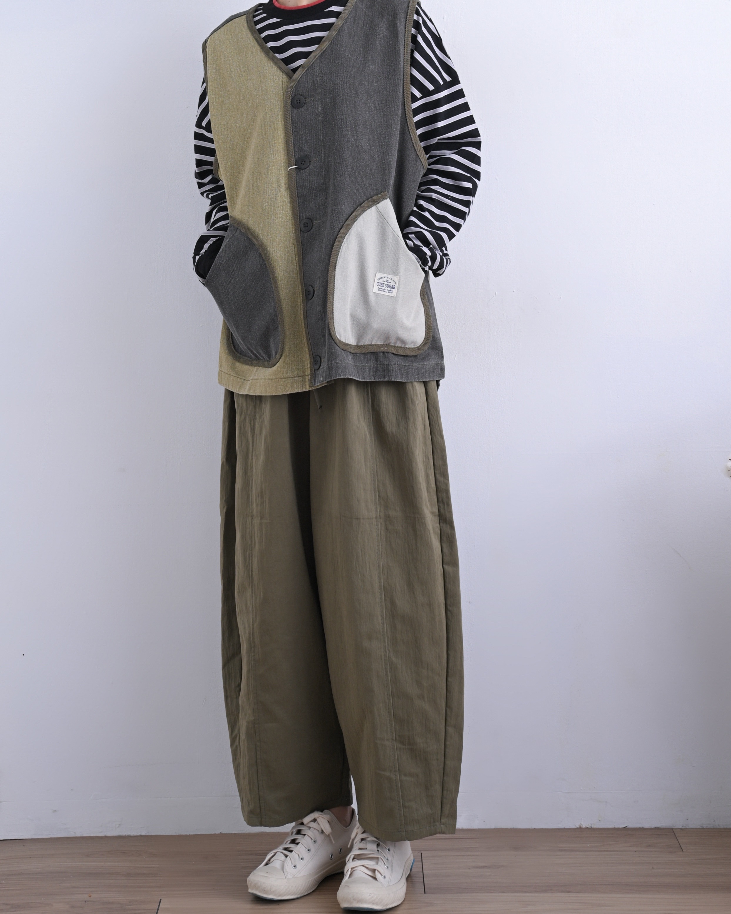 日本品牌 不規則紗斜紋V領背心