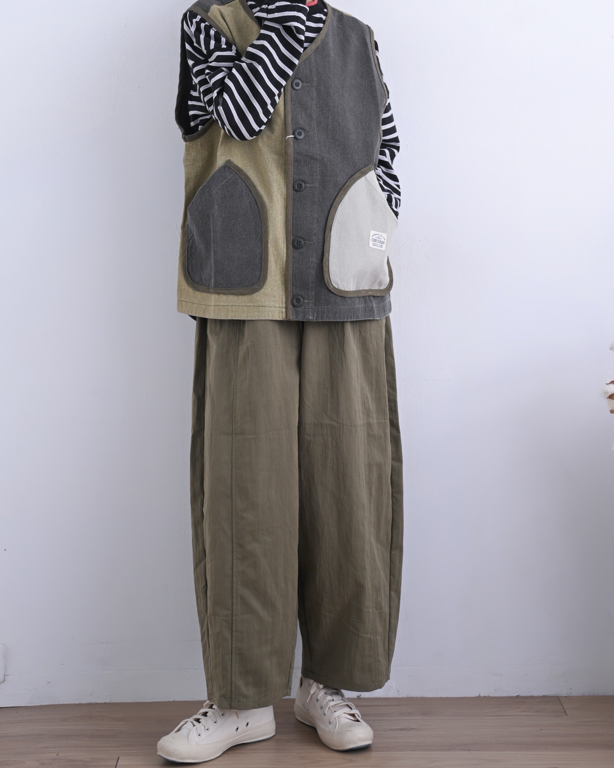 日本品牌 不規則紗斜紋V領背心