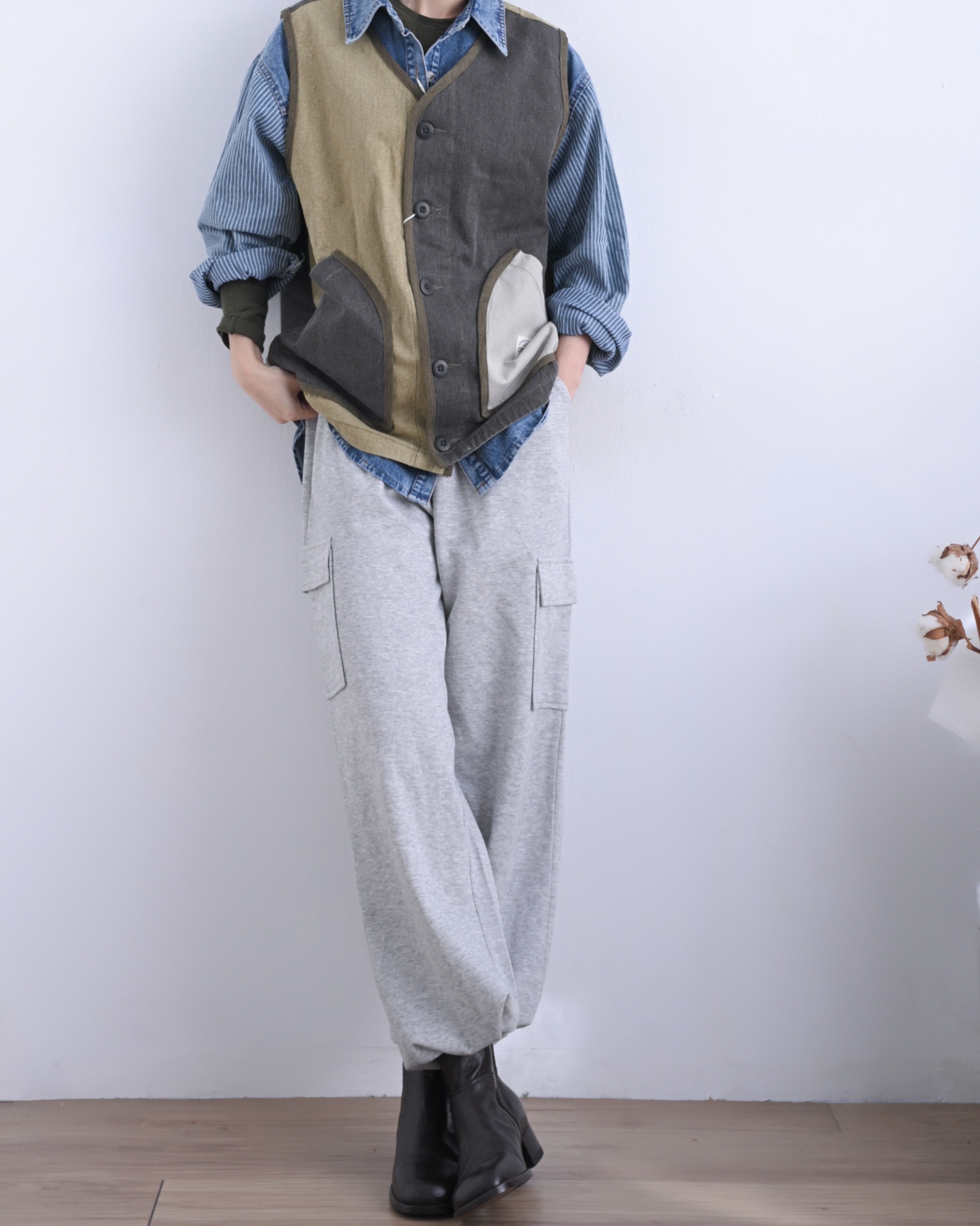 日本品牌 不規則紗斜紋V領背心