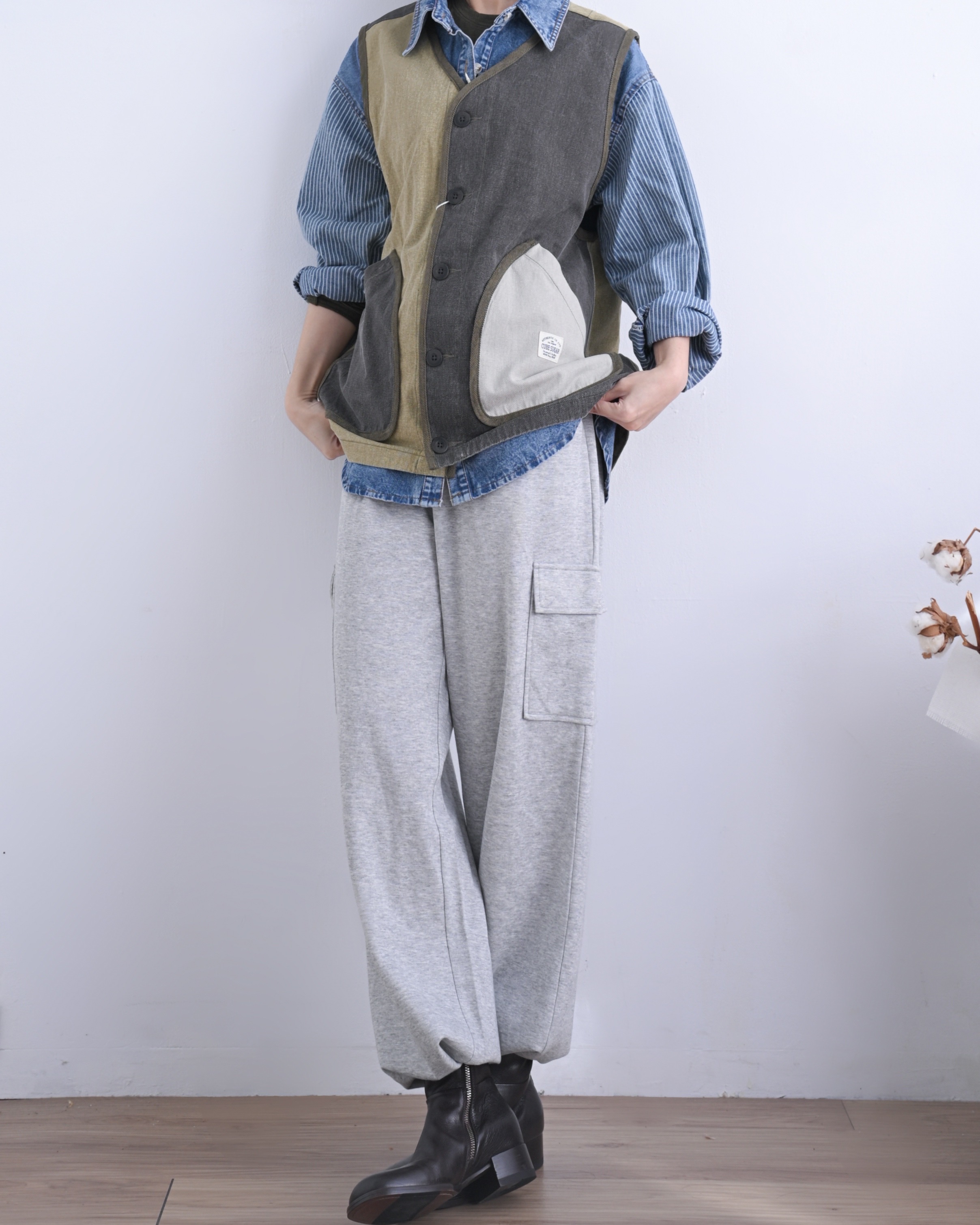 日本品牌 不規則紗斜紋V領背心