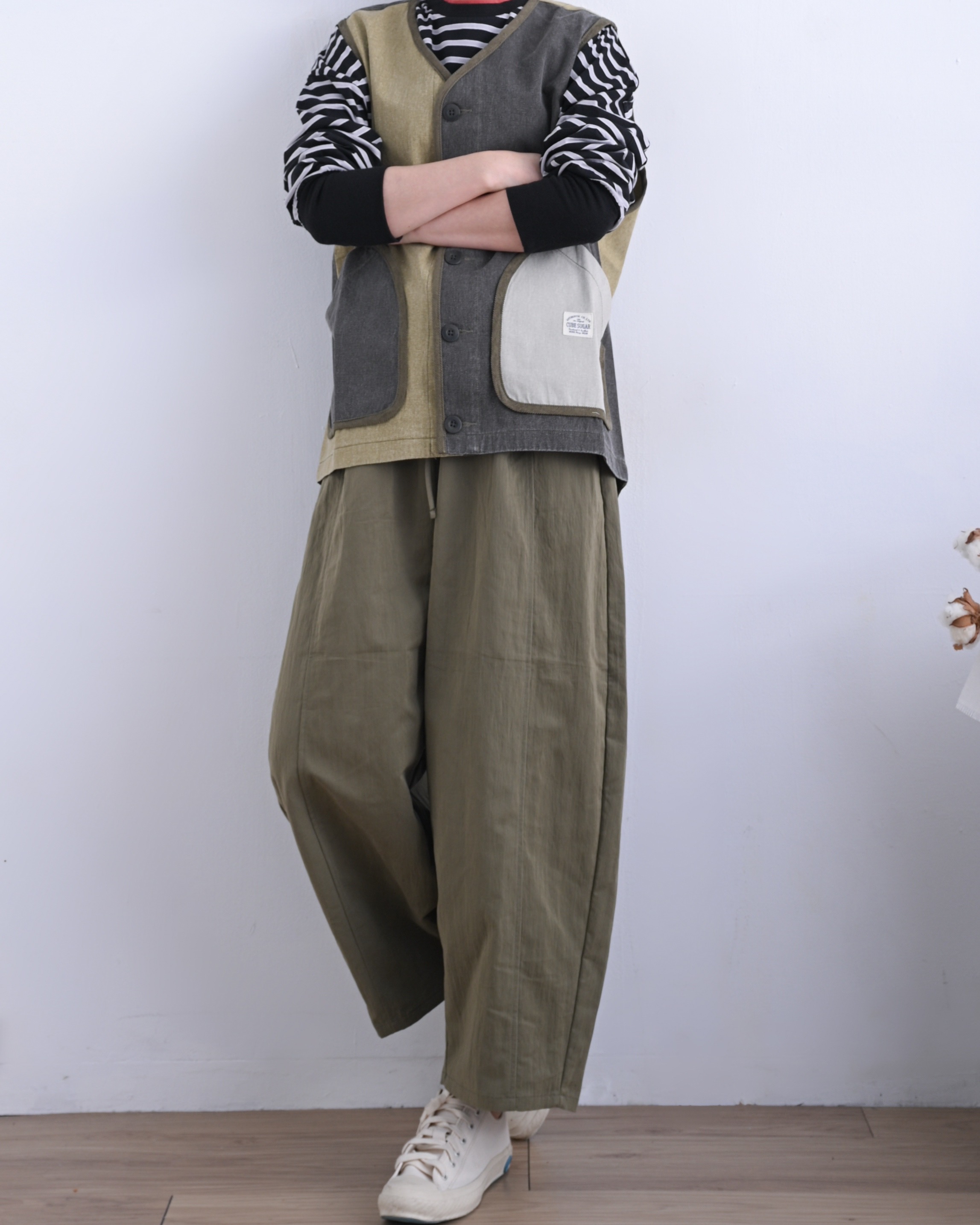 日本品牌 不規則紗斜紋V領背心