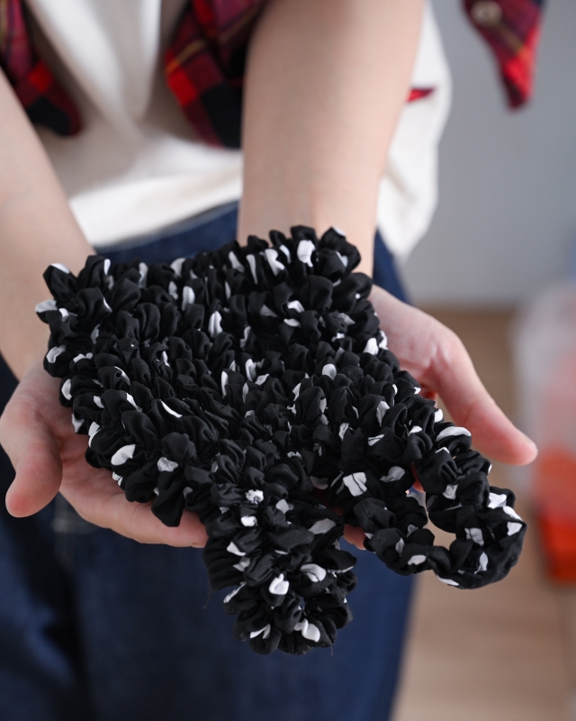 日本品牌 波浪皺皺的點點彈性手提包