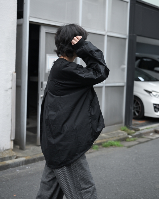 日本品牌 立體層次拼接寬版上衣