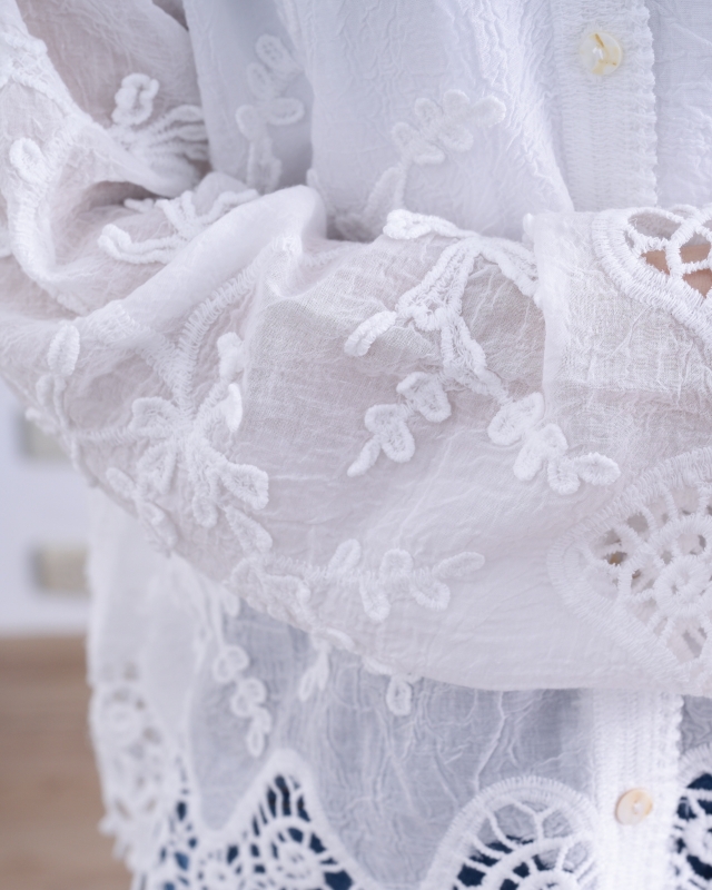 日本品牌 鉤花蕾絲襯衫