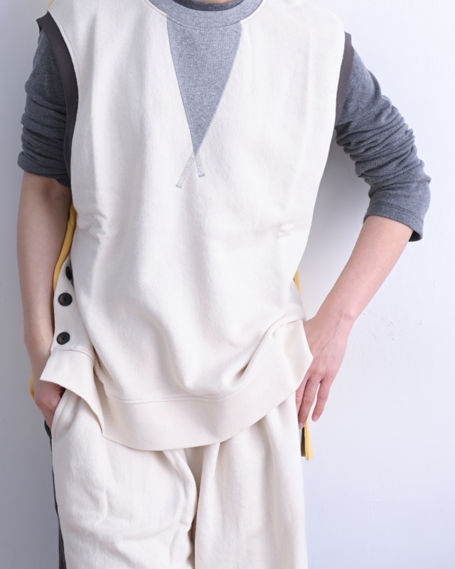 日本品牌 瘋狂拚色側開岔背心