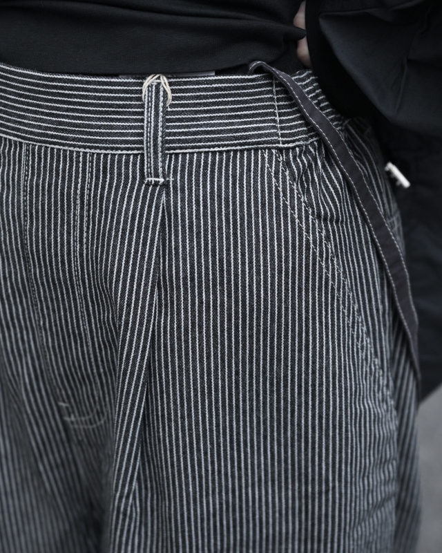 日本品牌 細條紋吊帶寬褲