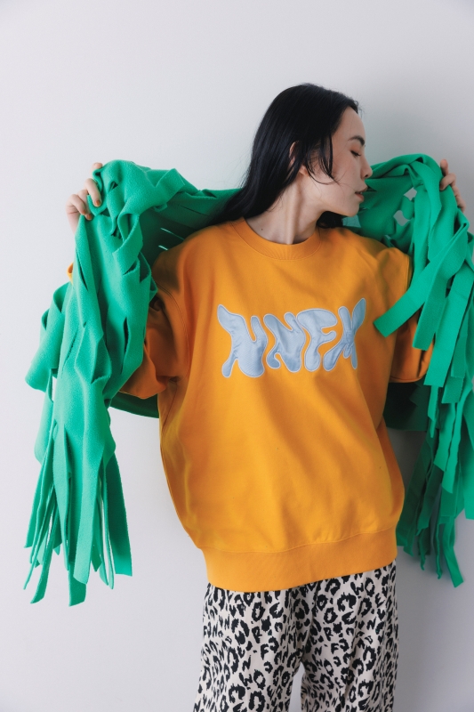 日本伊努伊努 NNFM立體緞面徽章大學T 大人款 3色