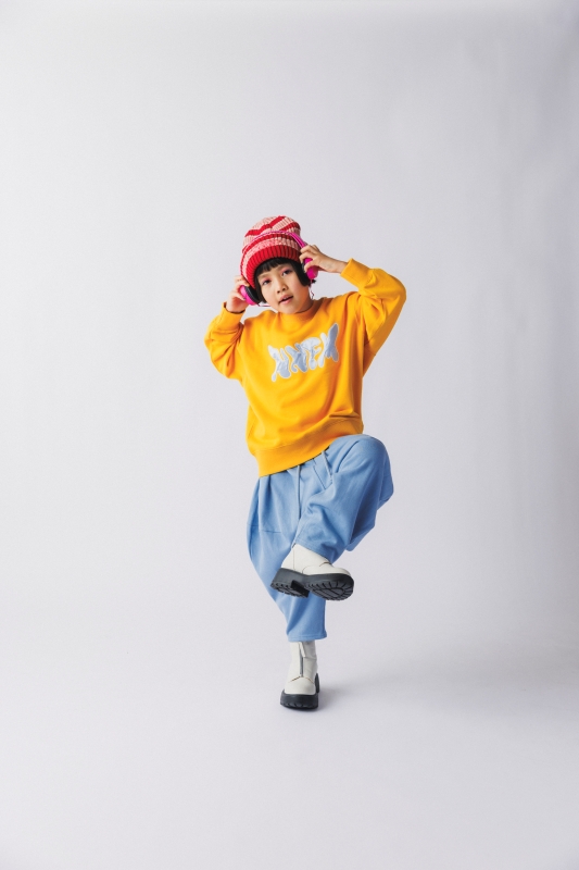 日本伊努伊努 NNFM立體緞面徽章大學T 大人款 3色