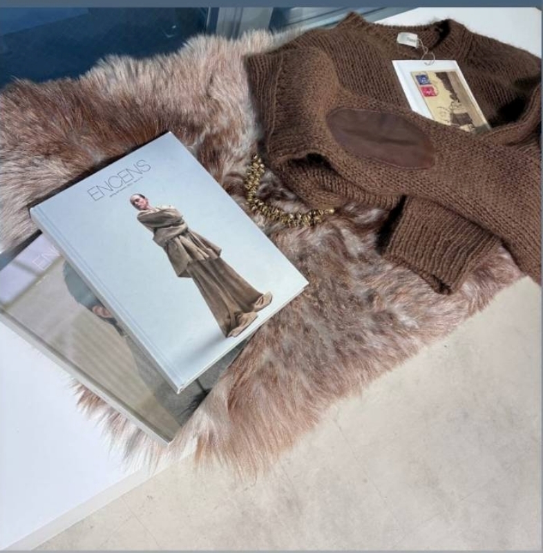 日本奶奶家2號 Camel Hand-Knit