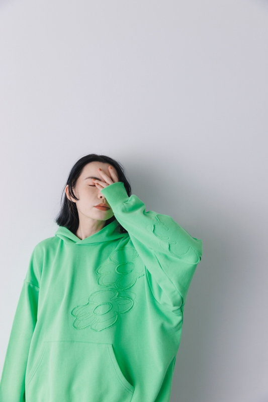 日本伊努伊努 低調的花朵貼布連帽上衣 大人款 3色