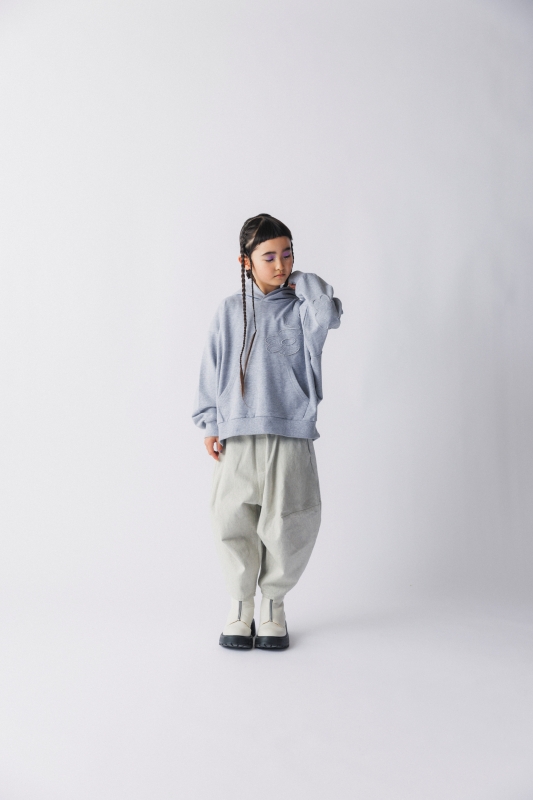 日本伊努伊努 低調的花朵貼布連帽上衣 大人款 3色