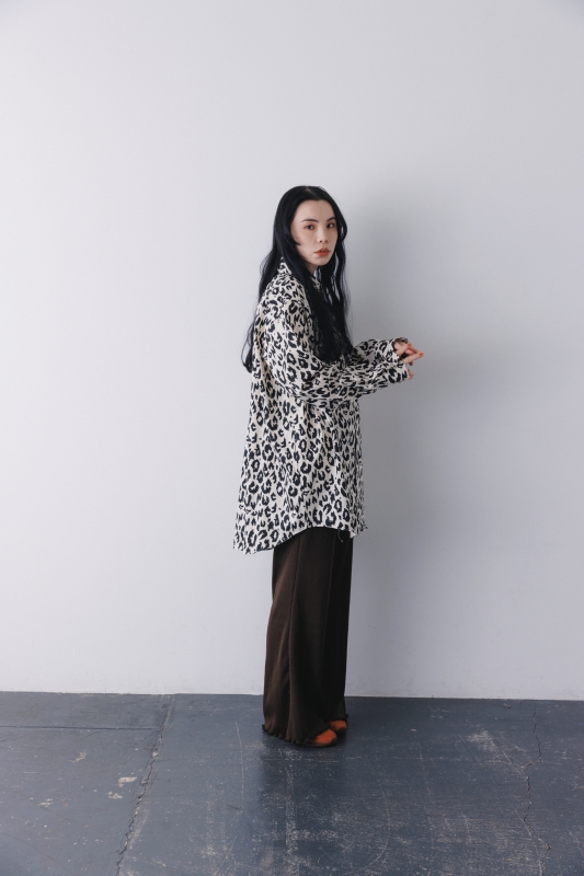 日本伊努伊努 隱藏字樣豹紋襯衫 大人款 3色