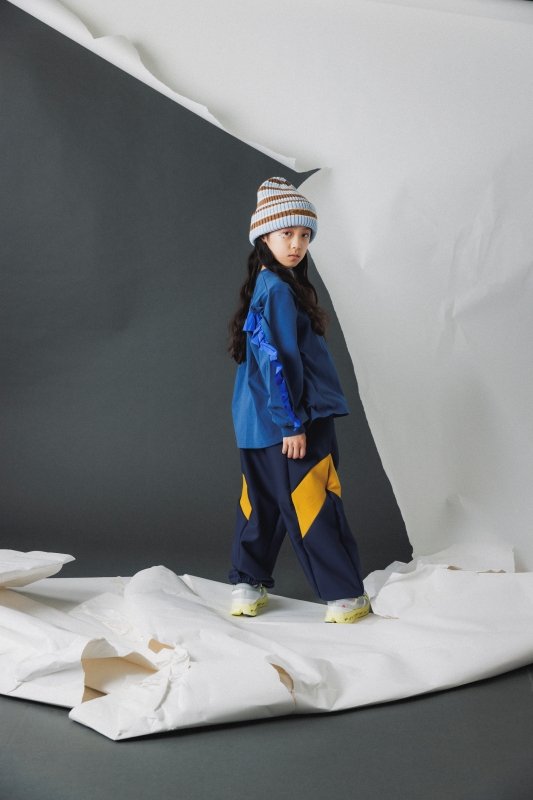 日本伊努伊努 V字拼接束口褲 大人款 3色