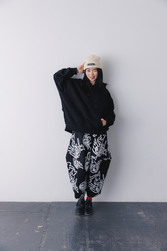 日本伊努伊努 塗鴉感尖角氣球寬褲 大人款 2色