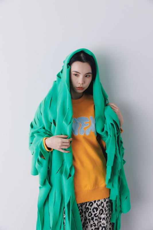 日本伊努伊努 剪紙抓皺立體圍巾 4色