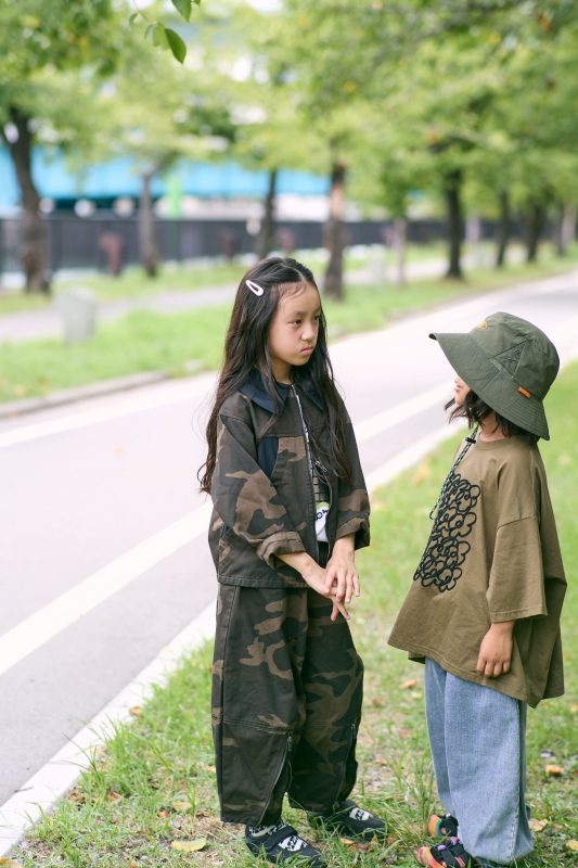 日本伊努伊努 前拉鍊迷彩寬褲 2色 大人款