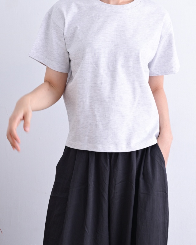 韓 短版素色上衣 4色 size