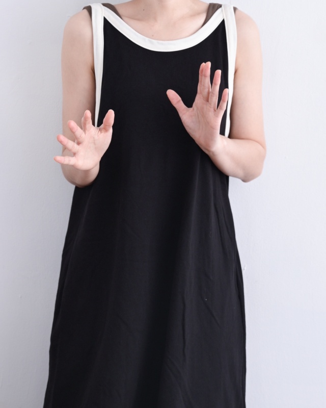 韓 露背細肩帶長洋 2色 size