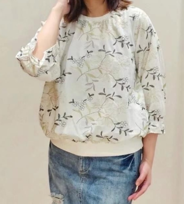 韓 刺繡花上衣 2色 size
